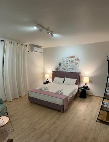 a bedroom with a bed with two lamps on it at Agali Luxury Home in Khamilón