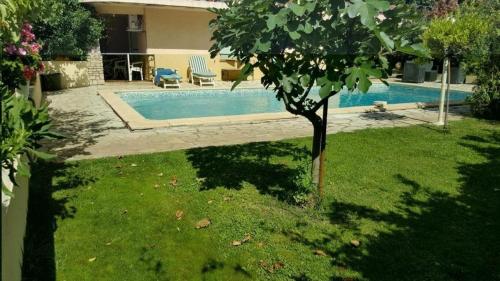 Piscina a Gîte G2992 o a prop