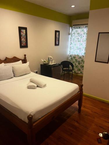 Golden Hideaway Inn