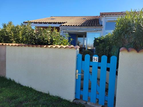 Jolie Maison veranda, 2 ou 3 personnes, belle vue sur la réserve naturelle, wifi, résidence MARINES, 200m de la plage LRMA94B