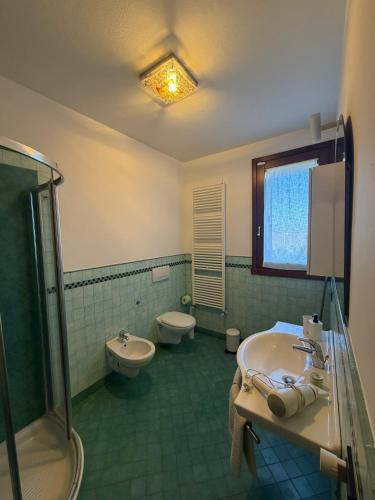 a bathroom with two toilets and a sink and a shower at La Dimora dei Cri in Cona
