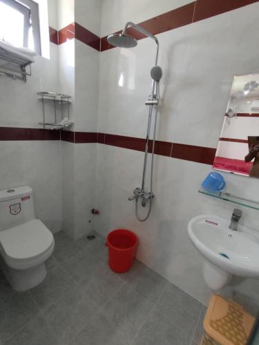 a bathroom with a toilet and a sink at Nhật Phong 2 Bình Châu Hotel in Bà Rịa