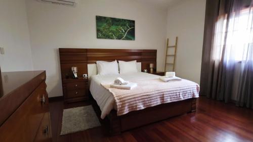 a bedroom with a bed with two towels on it at Martins House in Vila Viçosa