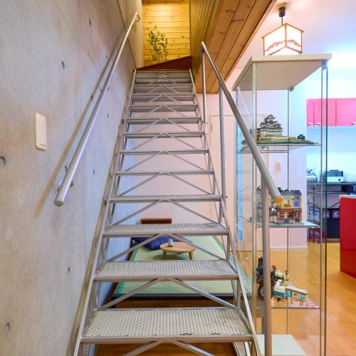a spiral staircase in a room with glass at Grand Reve KODEKI Near Nagoya Dome in Yadachō