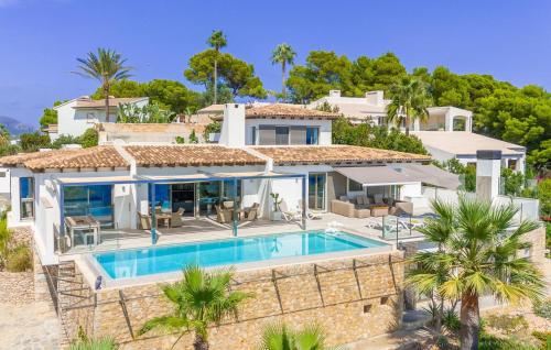 an image of a villa with a swimming pool at Lifetime in Font de Sa Cala