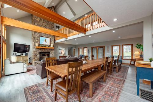a dining room and living room with a wooden table and chairs at American Eagle Lodge by Railey Vacations in McHenry