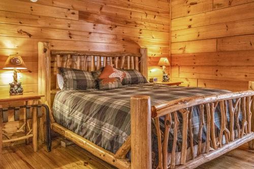 a bedroom with a bed in a log cabin at Riverfront Lodge in Tellico Plains