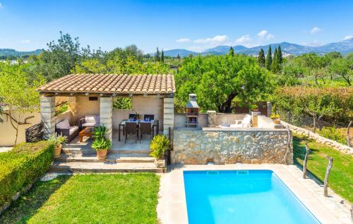 a house with a swimming pool in a yard at Perla Sort Llarga in Moscari