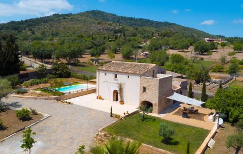 an aerial view of a villa with a swimming pool at Son Cullera Petit in Son Servera