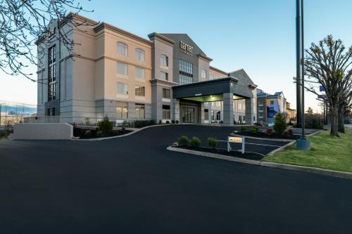 a building with a road in front of it at Garner Hotel Murfreesboro West by IHG in Murfreesboro