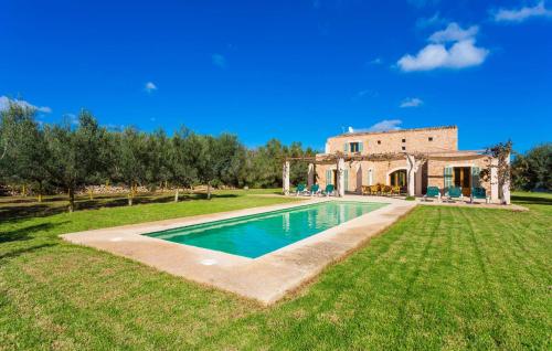 a house with a swimming pool in a yard at Ses Fonolleres in Son Servera