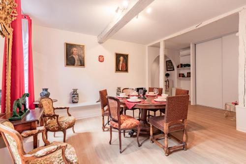 2-bedrooms,18th Century Historic Stay in Toulouse Center, 6 people