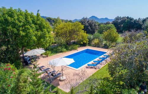 an overhead view of a swimming pool with chairs and umbrellas at Can Sua in Artá