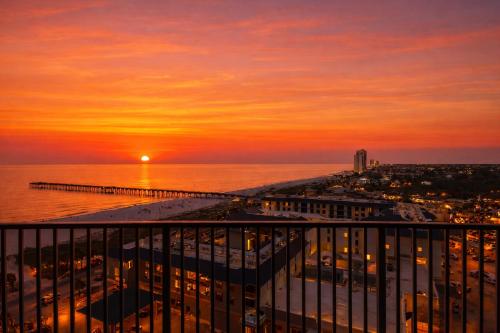 Amazing Sunsets Steps to Pier Park Heated Pool Hot Tub photo 75