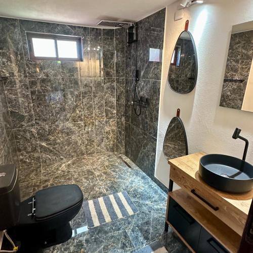 a bathroom with a sink and a shower at Kitesurf Oasis Maracajaú in Maracajaú