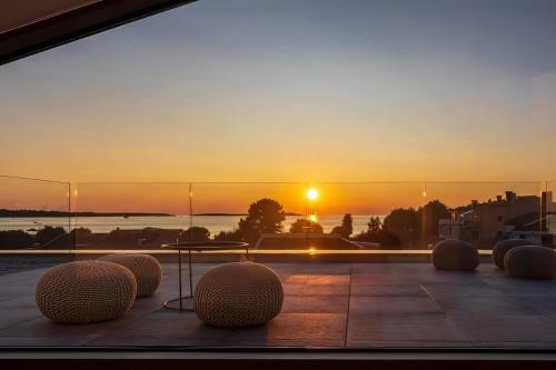 Villa A in Fazana for 8 plus 2 persons with infinity pool only 100 meters from the sea