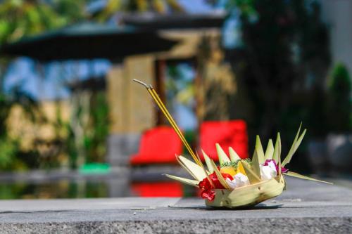 a small bouquet of flowers sitting on a table at Uma Budhas in Ubud