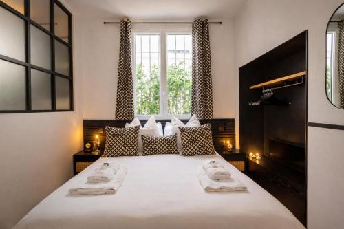 C Cozy Batignolles Apt, Metro Right at Your Doorstep