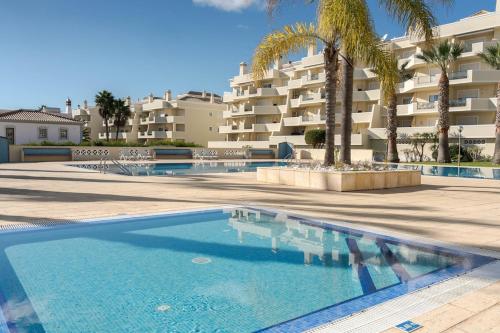 Palm Breeze Retreat in Albufeira w Pool and Balcony by Lisbeyond