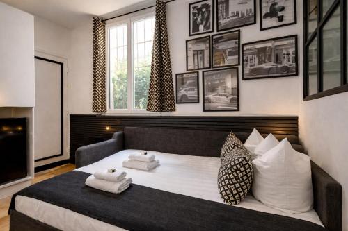 C Cozy Batignolles Apt, Metro Right at Your Doorstep