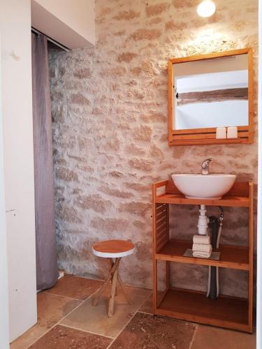 a bathroom with a sink and a mirror at La Lumière Dorée in Lauzerte