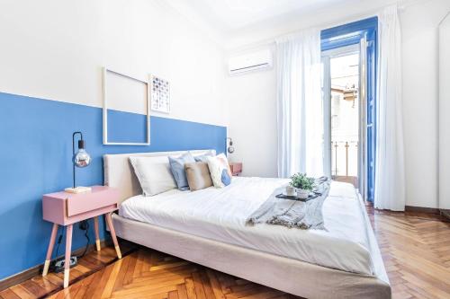 Elegant City Center Flat 5 Guests - M1 Metro - Fast Wi-Fi - AC & Balcony