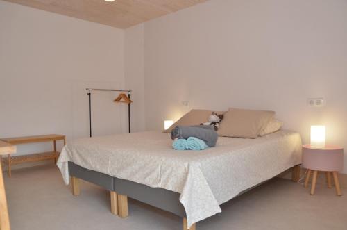 a bedroom with a large bed with two lamps at Joz Une Halte in Saint-Antoine