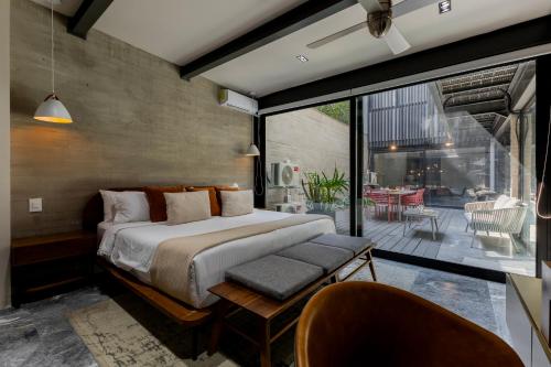 a bedroom with a large bed and a balcony at Capitalia Moliere Masaryk in Mexico City