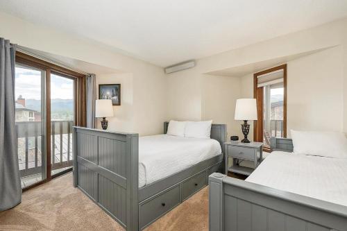 a bedroom with two beds and a balcony at Cozy Corner in Winter Park