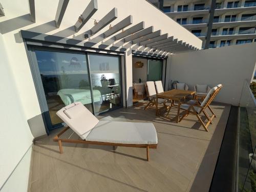 Breathtaking Oceanfront Living, Sunset Facing 3-Bedroom Flat in Acqua Residences