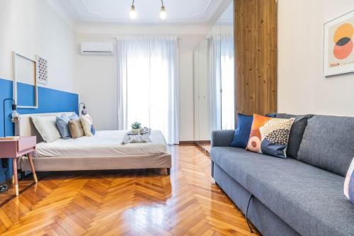 Elegant City Center Flat 5 Guests - M1 Metro - Fast Wi-Fi - AC & Balcony