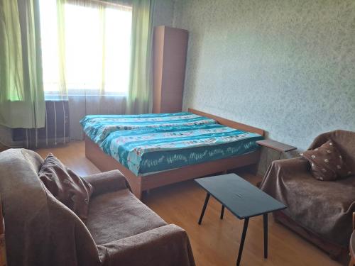 a living room with a bed and a couch at APARTAMENTS Verkvebi in Gori