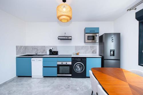 Kitchen o kitchenette sa Guyane Appart'Hôtel