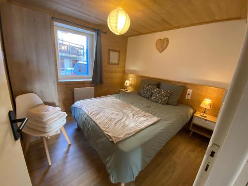 a small bedroom with a bed and a window at Le Logis des Cerfs in Les Angles