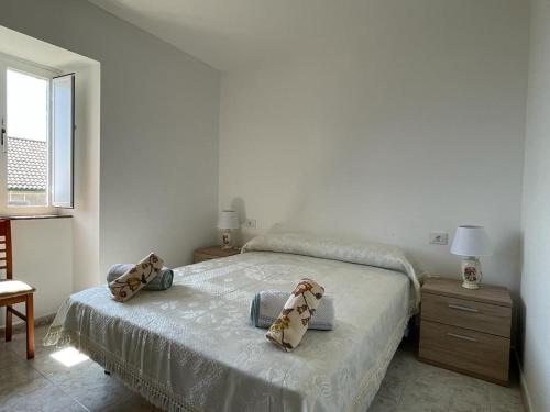 a bedroom with a bed with two towels on it at Casa Panches, con Vistas al Mar in Panchés