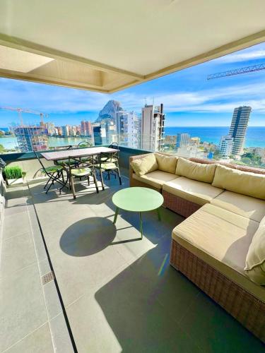 Apartamento H&M con Padel, Piscina y vistas al mar