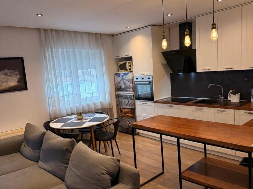 Whispering Aura - City Centre Apartment