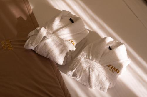 Un pat sau paturi într-o cameră la Time Hotel