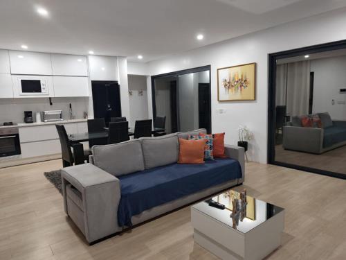 Zona d'estar a Ocean Mirror Apartment