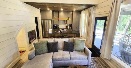a living room with a couch and a kitchen at The Pointe Guesthouse in Texanna