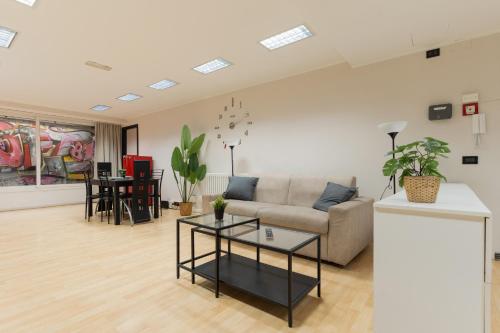 Urban Loft with pool table - M3 and Train station - Duomo in 10 min
