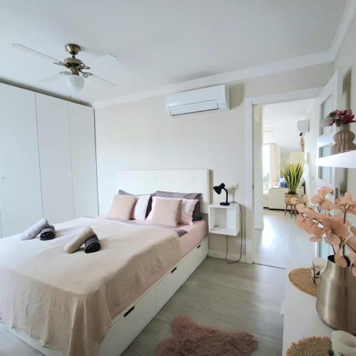 New City Penthouse near beach with sunny balcony