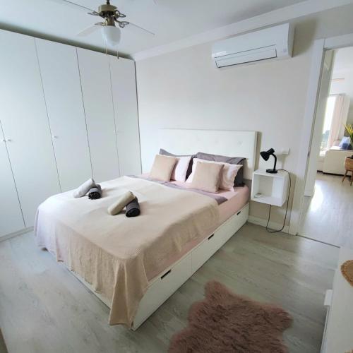 New City Penthouse near beach with sunny balcony
