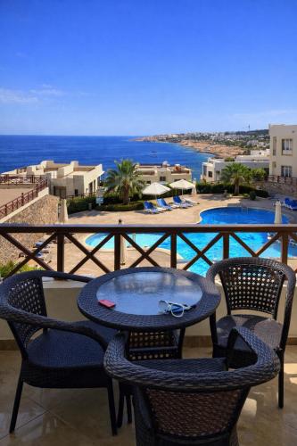 Sharks Bay Oasis 2 Bedrooms Apartment with Panoramic Sea View & Private Beach