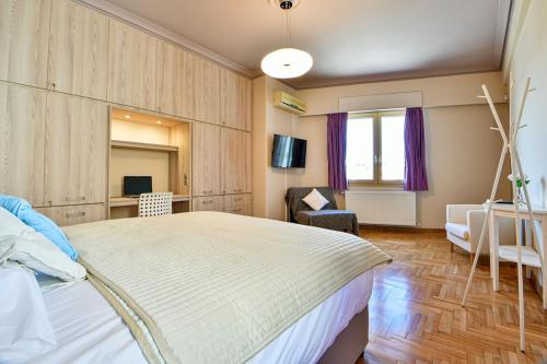 Cosy modern flat under the Acropolis