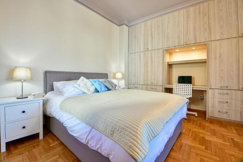 Cosy modern flat under the Acropolis