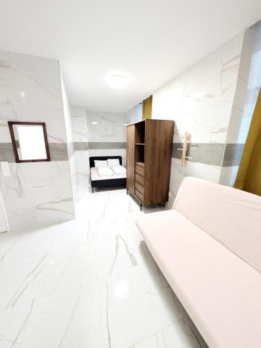 Comfortable Apartment in Lanstrasse Area BR1