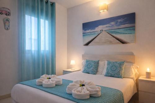 Hill apartment with terrace, parking, pool & paddle court