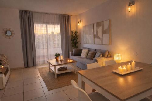 Hill apartment with terrace, parking, pool & paddle court