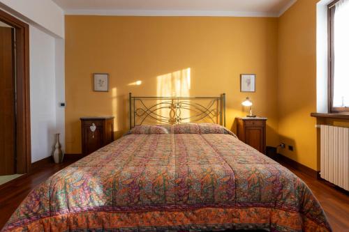 a bedroom with a large bed in a room at B&B Cascina Baraggione in Granozzo con Monticello